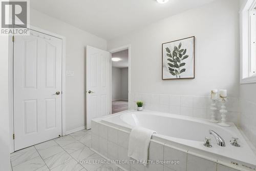 37 Eagleview Street, Ottawa, ON - Indoor Photo Showing Bathroom
