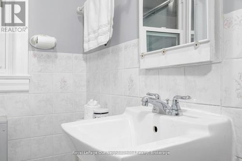 221 Liberty Street N, Clarington (Bowmanville), ON - Indoor Photo Showing Bathroom