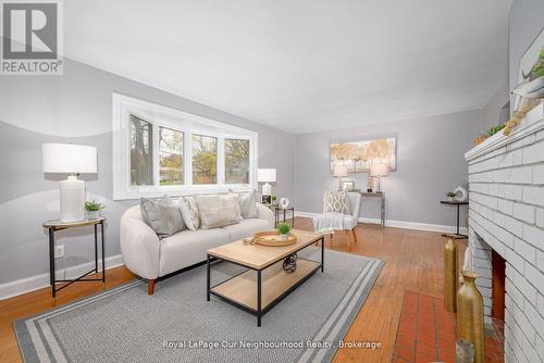 221 Liberty Street N, Clarington (Bowmanville), ON - Indoor Photo Showing Living Room