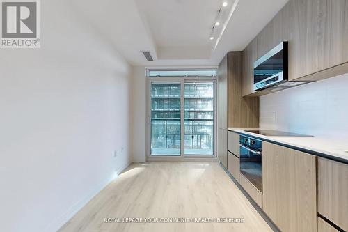 1007 - 110 Broadway Avenue, Toronto, ON - Indoor Photo Showing Other Room