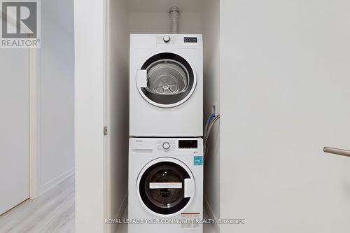 1007 - 110 Broadway Avenue, Toronto, ON - Indoor Photo Showing Laundry Room