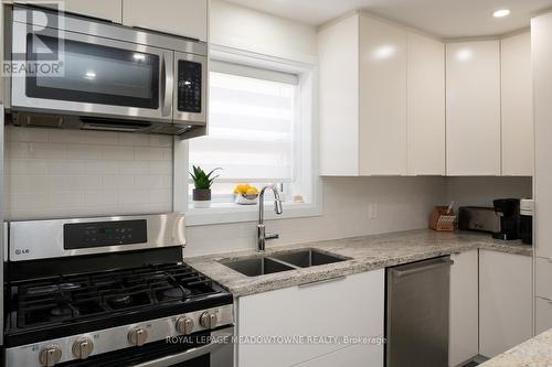 2 - 29 Broadview Avenue, Mississauga, ON - Indoor Photo Showing Kitchen With Stainless Steel Kitchen With Double Sink With Upgraded Kitchen