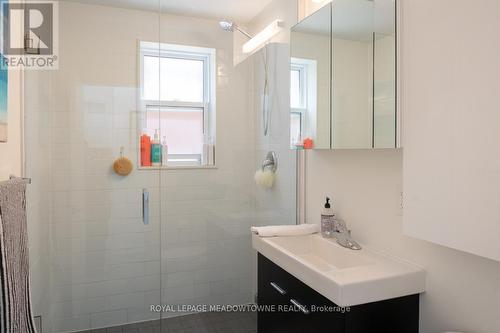 2 - 29 Broadview Avenue, Mississauga, ON - Indoor Photo Showing Bathroom