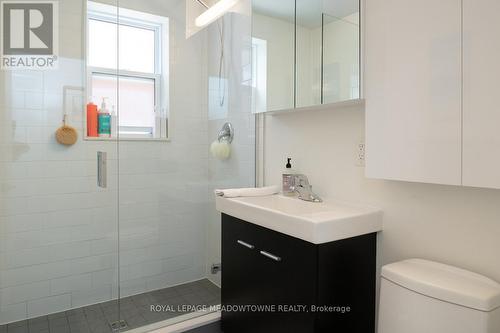 2 - 29 Broadview Avenue, Mississauga, ON - Indoor Photo Showing Bathroom