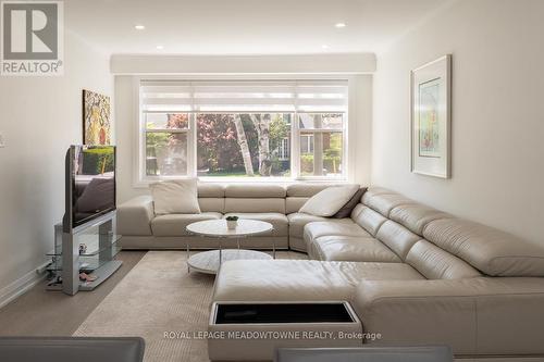 2 - 29 Broadview Avenue, Mississauga, ON - Indoor Photo Showing Living Room