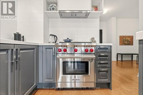 508 - 11 Bronte Road, Oakville (Br Bronte), ON - Indoor Photo Showing Kitchen With Upgraded Kitchen