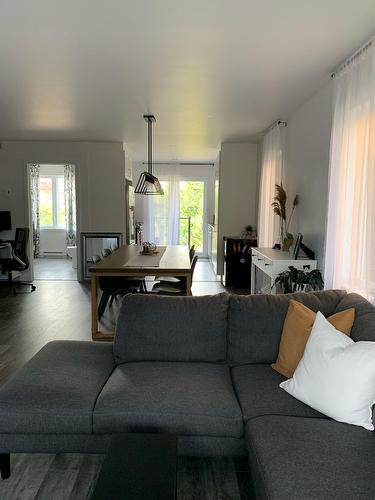 Salon - 820 Rue Brébeuf, Sainte-Catherine, QC - Indoor Photo Showing Living Room