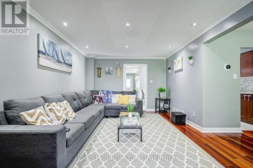 5 Gloucester Place, Brampton, ON - Indoor Photo Showing Living Room