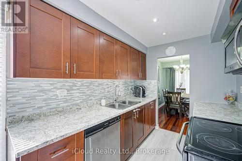 5 Gloucester Place, Brampton, ON - Indoor Photo Showing Kitchen With Double Sink