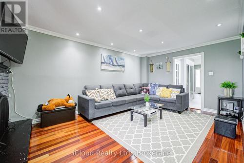 5 Gloucester Place, Brampton, ON - Indoor Photo Showing Living Room