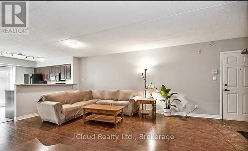 105 - 4005 Kilmer Drive, Burlington, ON - Indoor Photo Showing Living Room