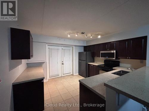 105 - 4005 Kilmer Drive, Burlington, ON - Indoor Photo Showing Kitchen With Double Sink