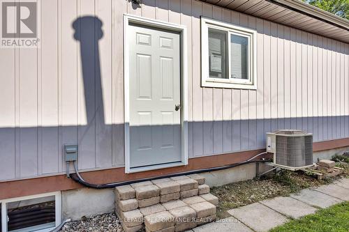 B - 336 Tulip Crescent, Ottawa, ON - Outdoor With Exterior