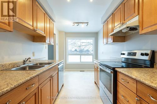18 - 1176 Kelsey Court, Oakville, ON - Indoor Photo Showing Kitchen With Double Sink