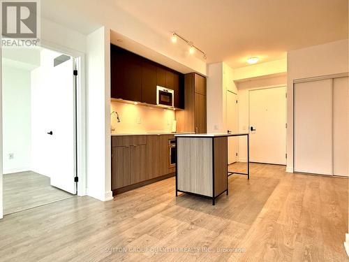 1209 - 220 Missinnihe Way, Mississauga, ON - Indoor Photo Showing Kitchen