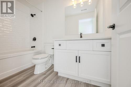 104 - 99B Farley Road, Centre Wellington (Fergus), ON - Indoor Photo Showing Bathroom