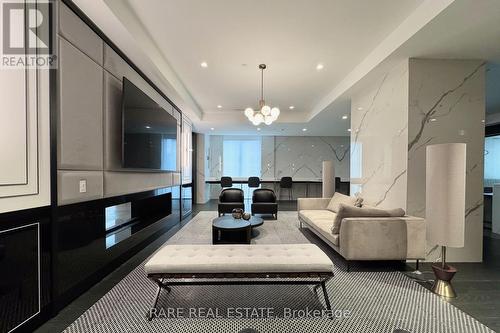 5511 - 8 Wellesley Street W, Toronto, ON - Indoor Photo Showing Living Room