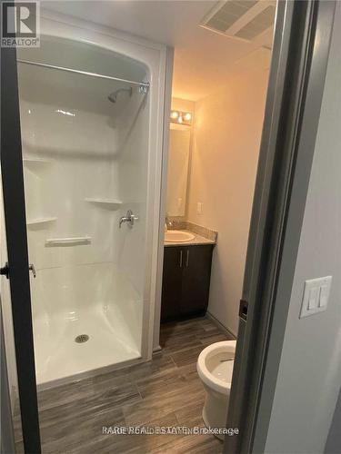 B411 - 275 Larch Street, Waterloo, ON - Indoor Photo Showing Bathroom