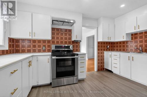 230 Smyth Road, Ottawa, ON - Indoor Photo Showing Kitchen