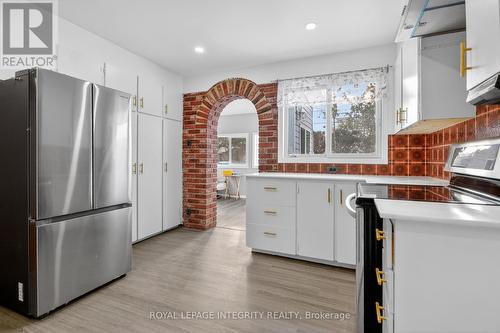 230 Smyth Road, Ottawa, ON - Indoor Photo Showing Kitchen