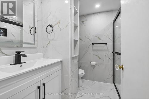 230 Smyth Road, Ottawa, ON - Indoor Photo Showing Bathroom