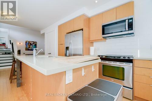 1 - 207 Beverley Street, Toronto, ON - Indoor Photo Showing Kitchen