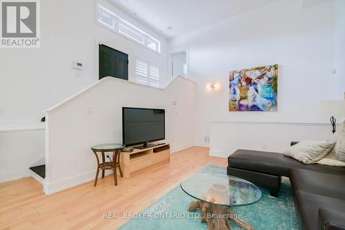 1 - 207 Beverley Street, Toronto, ON - Indoor Photo Showing Other Room