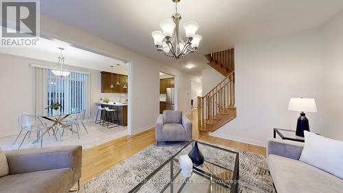 24 Algeo Way, Bradford West Gwillimbury, ON - Indoor Photo Showing Living Room