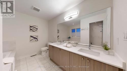24 Algeo Way, Bradford West Gwillimbury, ON - Indoor Photo Showing Bathroom