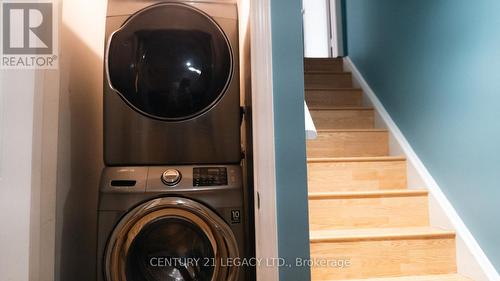 25 Revelstoke Place, Brampton, ON - Indoor Photo Showing Laundry Room
