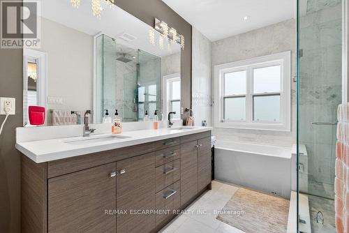 479 Bridgman Avenue, Burlington, ON - Indoor Photo Showing Bathroom