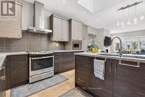 479 Bridgman Avenue, Burlington, ON - Indoor Photo Showing Kitchen With Upgraded Kitchen