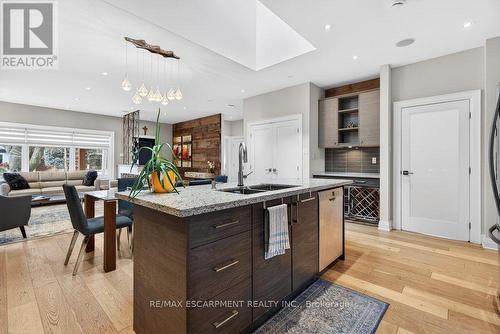 479 Bridgman Avenue, Burlington, ON - Indoor Photo Showing Kitchen With Double Sink With Upgraded Kitchen