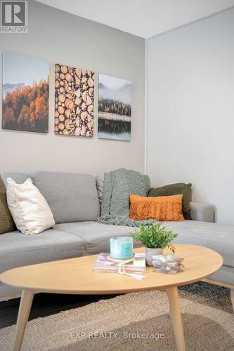 267 Station Street, Belleville (Belleville Ward), ON - Indoor Photo Showing Living Room