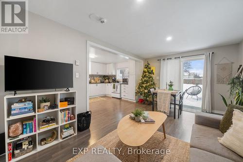 267 Station Street, Belleville (Belleville Ward), ON - Indoor Photo Showing Living Room