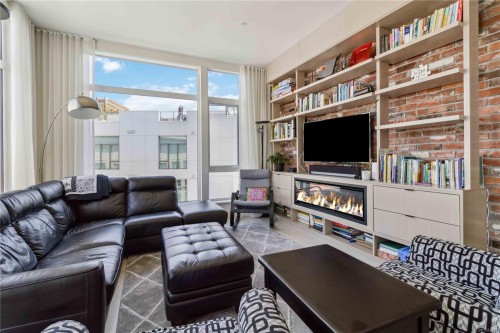 601-501 Park Pl, Esquimalt, BC - Indoor Photo Showing Living Room
