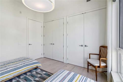 601-501 Park Pl, Esquimalt, BC - Indoor Photo Showing Bedroom