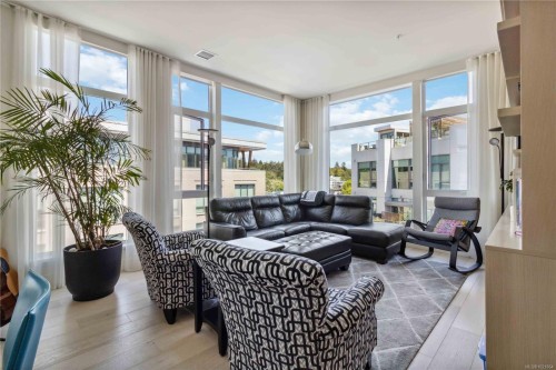 601-501 Park Pl, Esquimalt, BC - Indoor Photo Showing Living Room