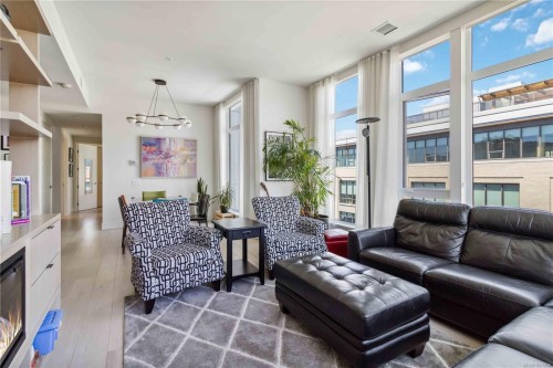 601-501 Park Pl, Esquimalt, BC - Indoor Photo Showing Living Room With Fireplace