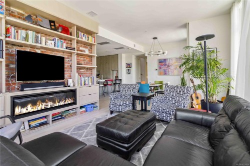 601-501 Park Pl, Esquimalt, BC - Indoor Photo Showing Living Room