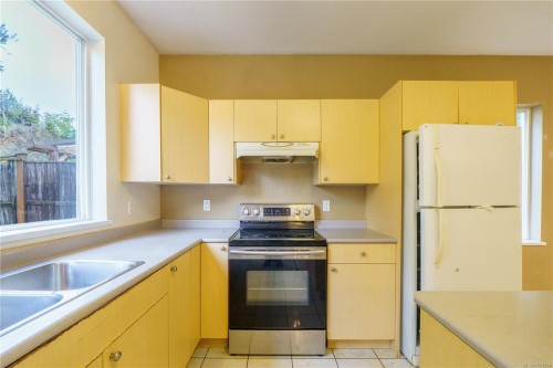 809 Ocean Park Dr, Tofino, BC 