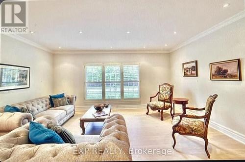 2198 Highriver Court, Mississauga, ON - Indoor Photo Showing Living Room