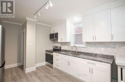 1 - 22 Prospect Street S, Hamilton, ON - Indoor Photo Showing Kitchen
