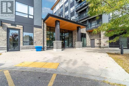 407 - 255 Northfield Drive E, Waterloo, ON - Outdoor