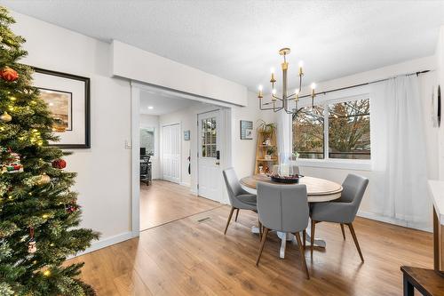 815 Wayne Road, Kelowna, BC - Indoor Photo Showing Dining Room
