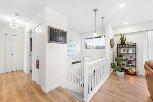 815 Wayne Road, Kelowna, BC - Indoor Photo Showing Other Room