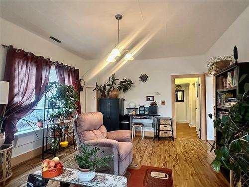 5826 Main Street, Oliver, BC - Indoor