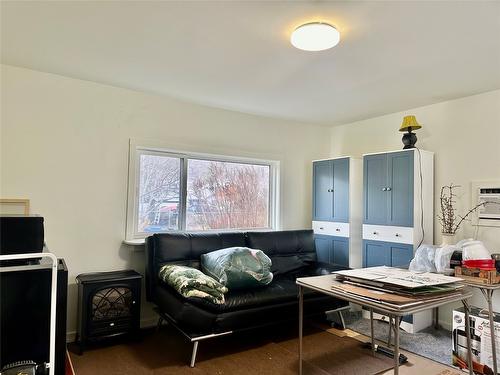 5826 Main Street, Oliver, BC - Indoor