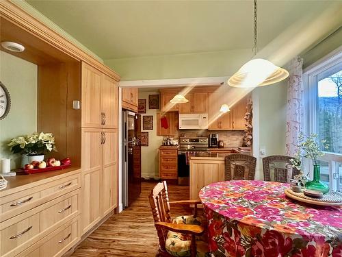5826 Main Street, Oliver, BC - Indoor Photo Showing Dining Room