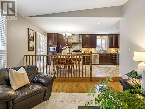 2137 Cleaver Avenue, Burlington, ON - Indoor Photo Showing Living Room
